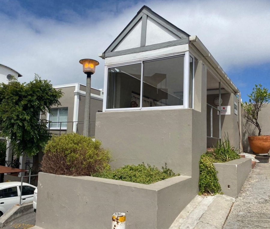 2 Bedroom Property for Sale in Green Point Western Cape